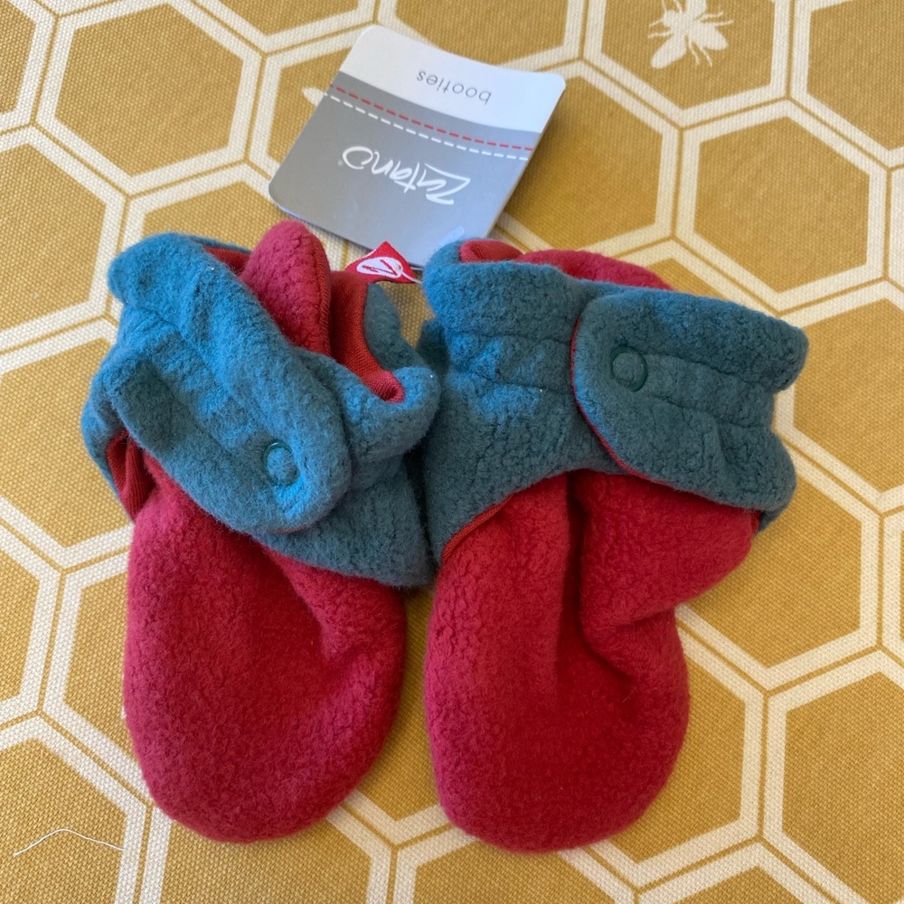 NWT Red and green fuzzy, warm baby booties with grip on the bottom, Zutano 12mo